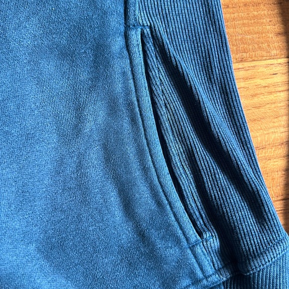 🇨🇦 🍋 Lululemon zip-up 🍋 - Picture 5 of 7